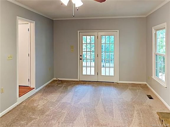 3rd image of 4431 Huntington Dr