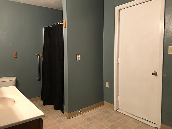 5th image of 503 W Oak St