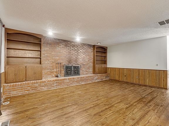 5th image of 2620 N Brenda Ave