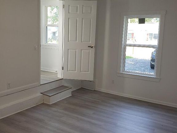 4th image of 3530 DEER Street