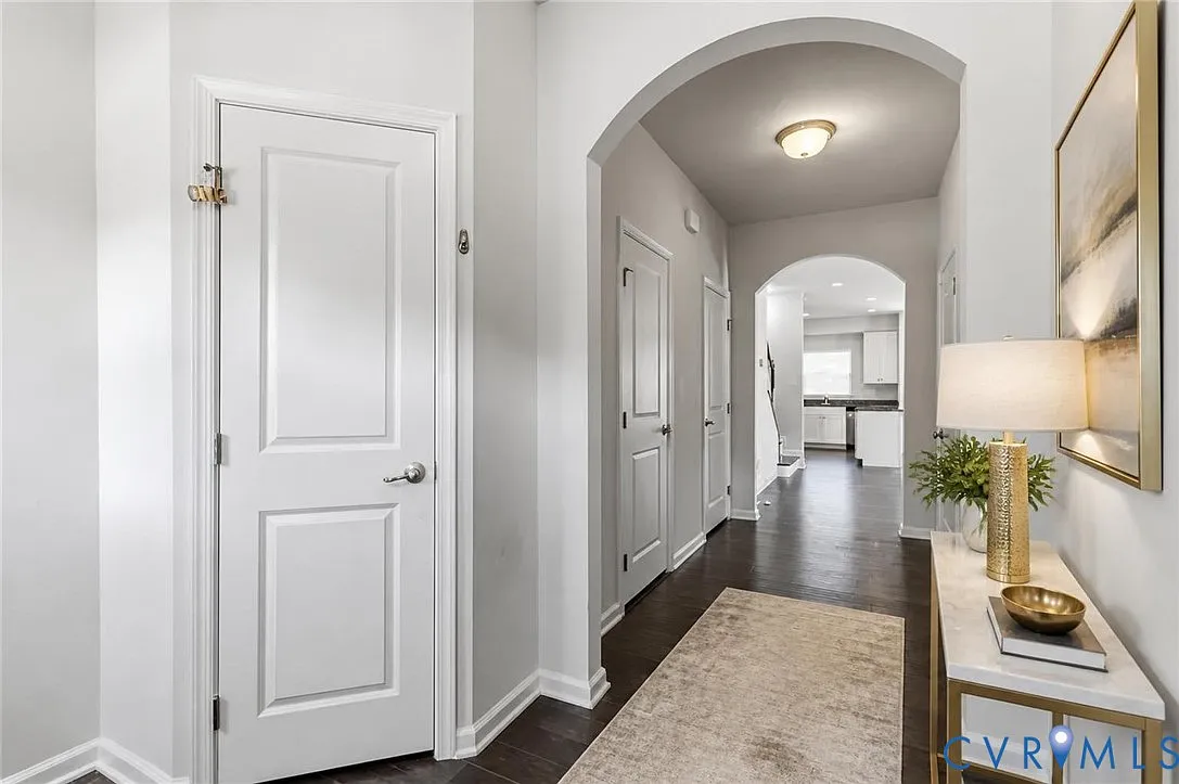3 bed, 2.5 bath, 1562 sqft, $2,295 — Photo 2