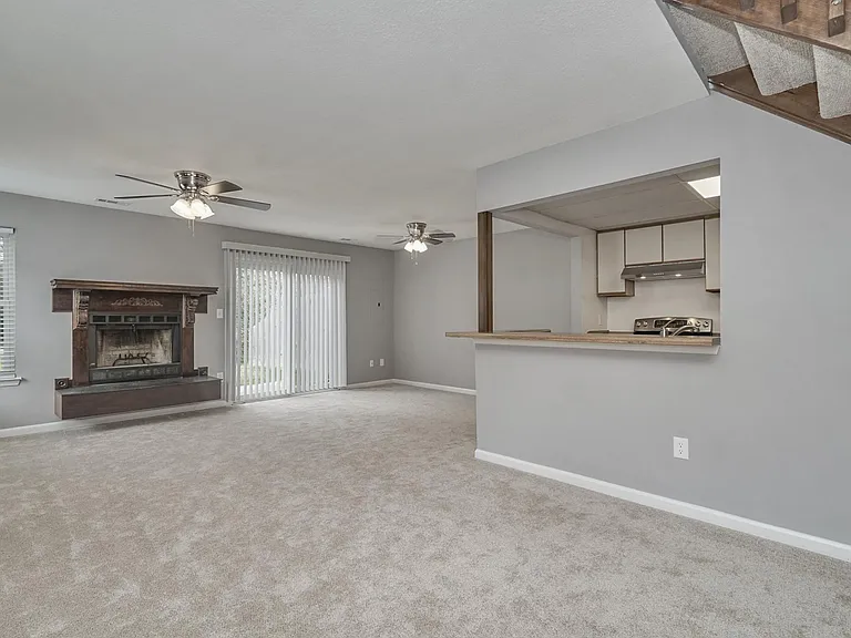 4752 Woodglen Ct — Photo 4