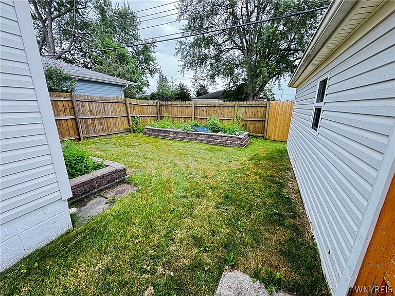 13 Satinwood Dr — Photo 3