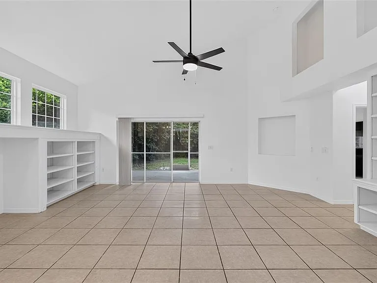 914 SW 83rd Ter — Photo 11