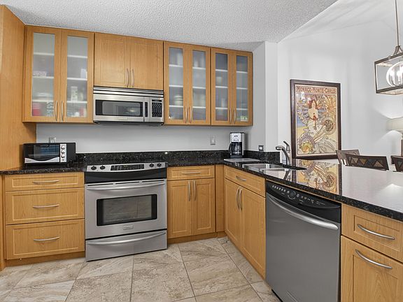 3rd image of 6658 Via Regina #10