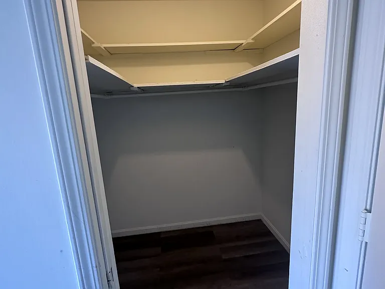 1801 Bashford Manor Ln — Photo 13