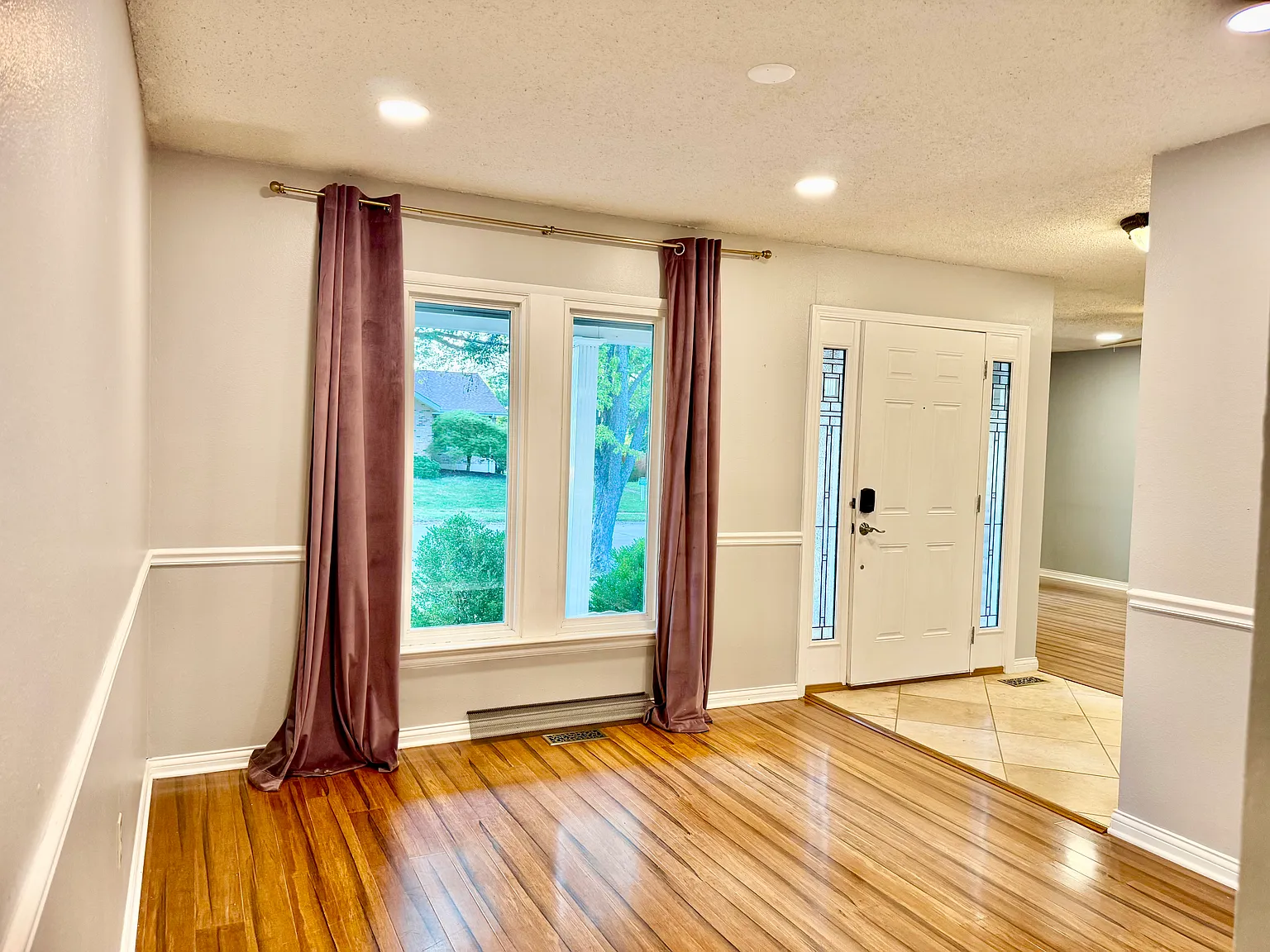 4 bed, 2200 sqft, $2,700 — Photo 4