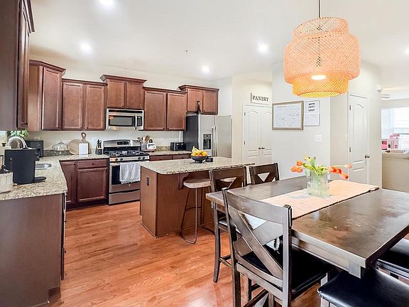 5th image of 11405 Sandhurst Pl