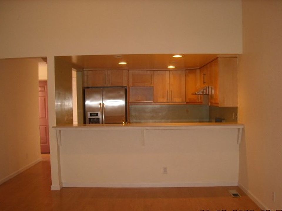 1st image of 644 W Sunnyoaks Ave