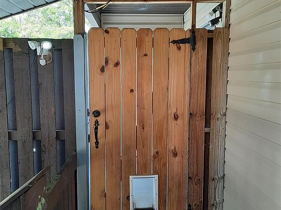3rd image of 3924 SW 26th Dr #7-F