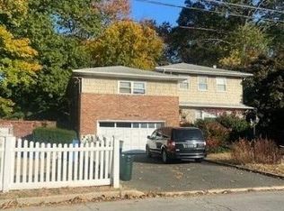 28 Brookdale Rd, Glen Cove, NY 11542