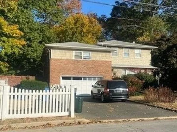 28 Brookdale Road, Glen Cove, NY 11542