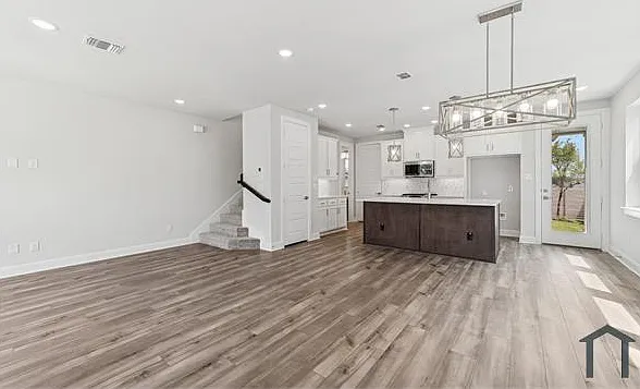 4800 Maxwell Dr — Photo 3