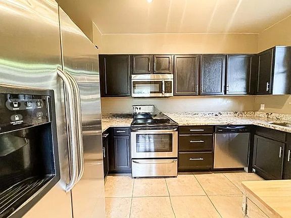 3rd image of 803 Lindenwood Dr