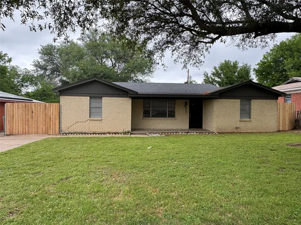 8552 Gibbs Dr, White Settlement, TX 76108