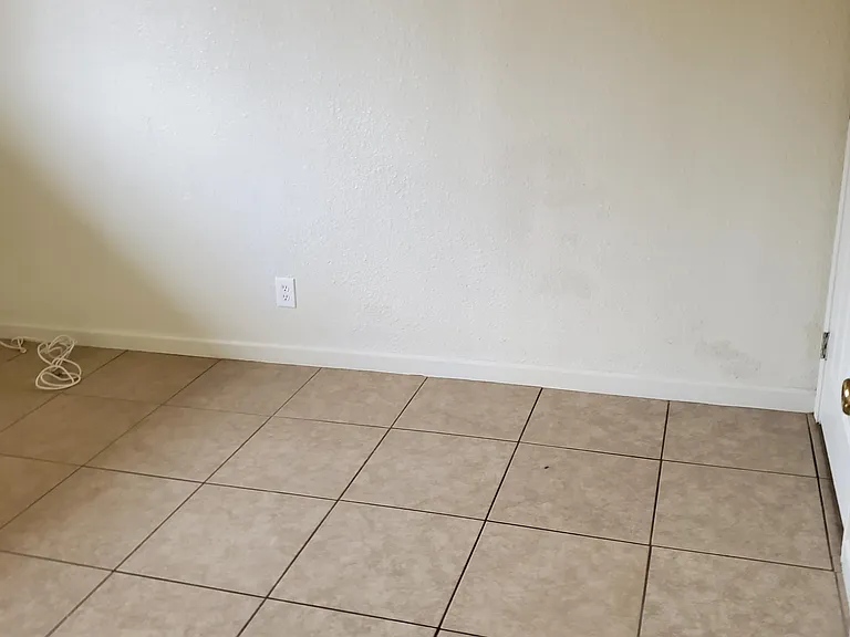 2570 Traction Ave #6 — Photo 5