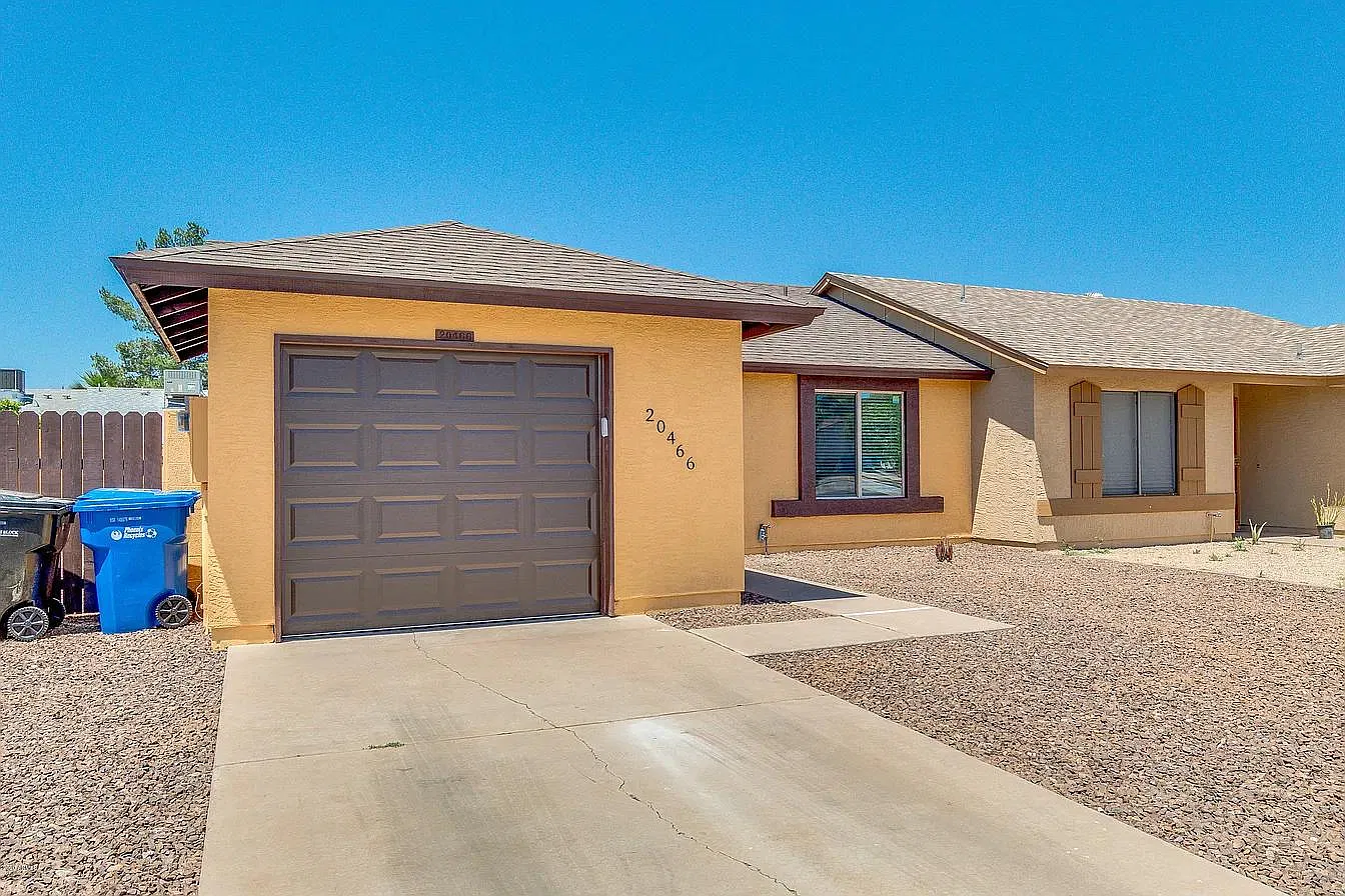 2 bed, 823 sqft, $1,950 — Photo 1
