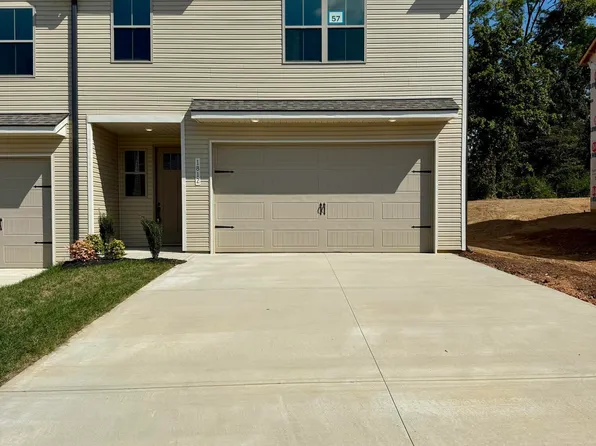 1812 Bennett Village Dr, Maryville, TN 37804