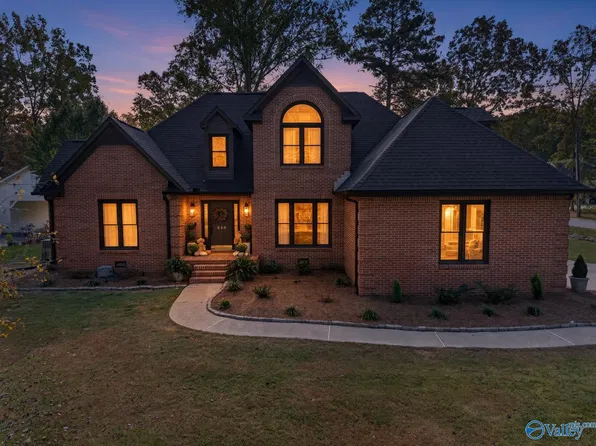530 Westminster Dr, Rainbow City, AL 35906