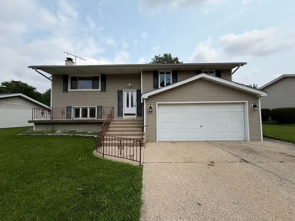 437 S Braintree Dr, Schaumburg, IL 60193