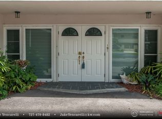 19 Country Club Dr, Largo, FL 33771
