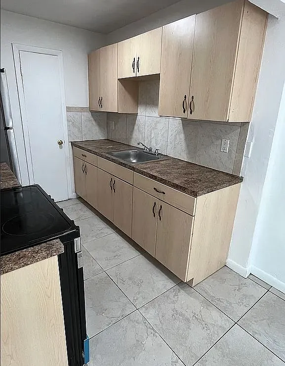 3 bed, 1.5 bath, 892 sqft, $1,850 — Photo 3