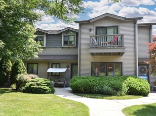 1020 Prairie Dr, Racine, WI 53406