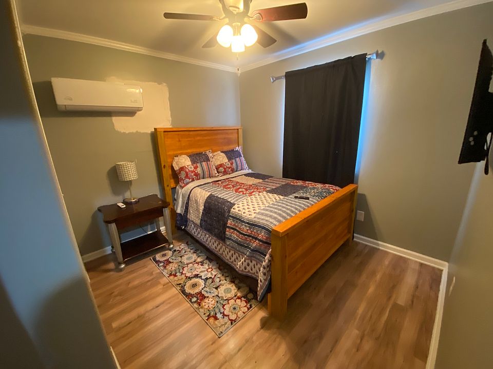 1st image of 302 N Avenue J