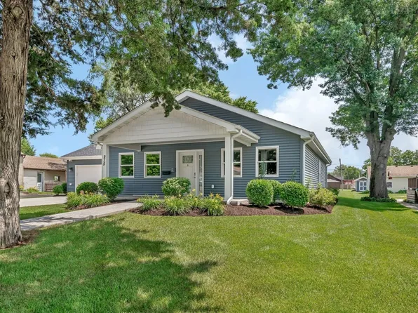 215 S De Witt Pl, Coal City, IL 60416