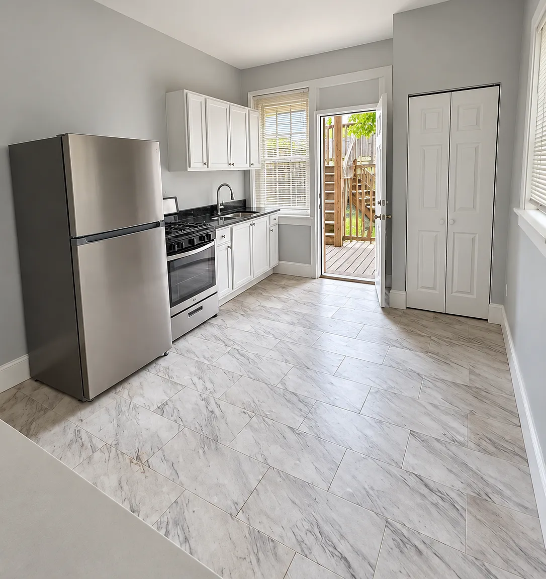 Available Now: 2br/1ba 2nd Floor In South Shore, Blocks From The Lake. $1,375 — Photo 3