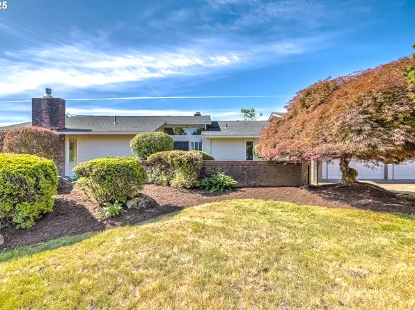 1019 SW 2nd St, Dundee, OR 97115