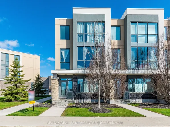 120 Little Creek Rd #1, Mississauga, ON L5R 0E9