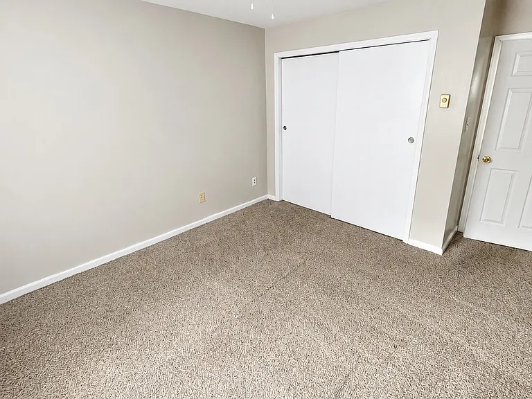 953 Azalea Ct #5 — Photo 2