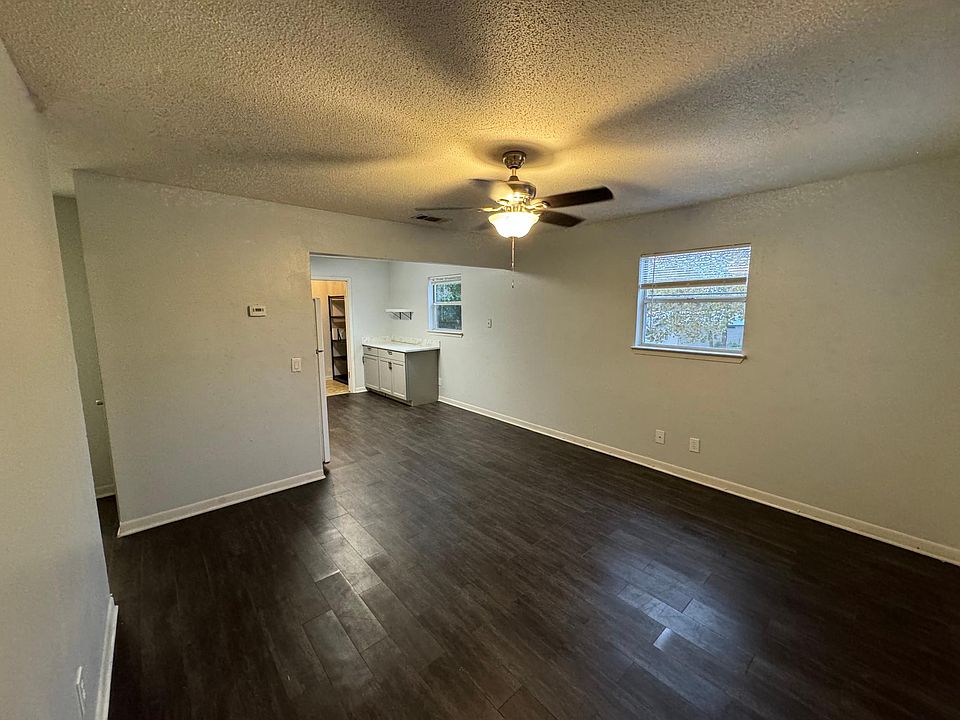 1st image of 903 Canopy Ln #4