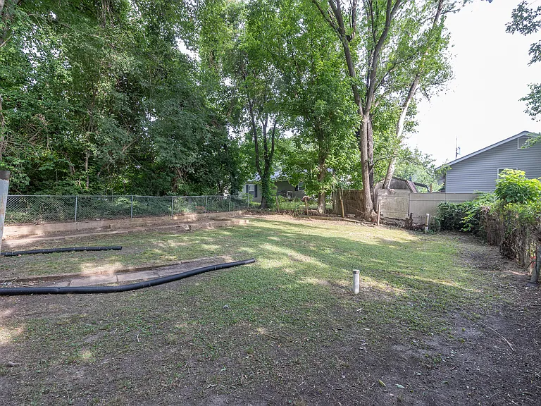 204 Walnut St — Photo 13