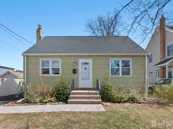 30 C St, Middlesex, NJ 08846