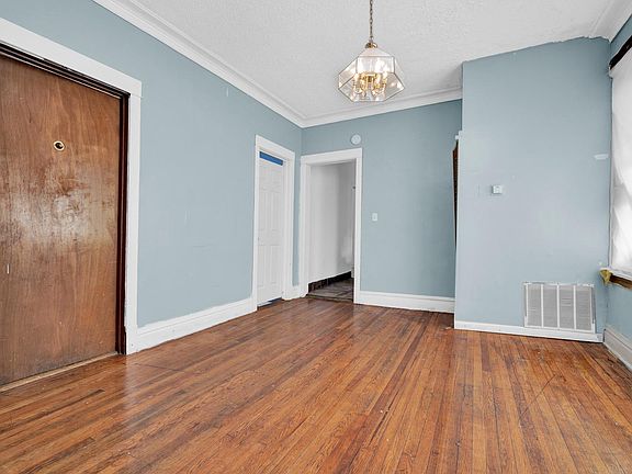 5th image of 5519 S Winchester Ave