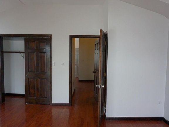 Room 1 (Master Bedroom)