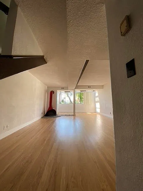 2 bed, 1.5 bath, 1100 sqft, $4,195 — Photo 3