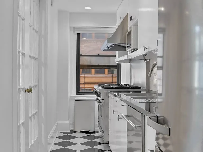 162 W 56th St #1105 — Photo 3