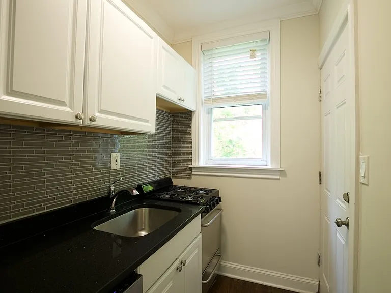 646.5 W Roscoe St #S3 — Photo 4