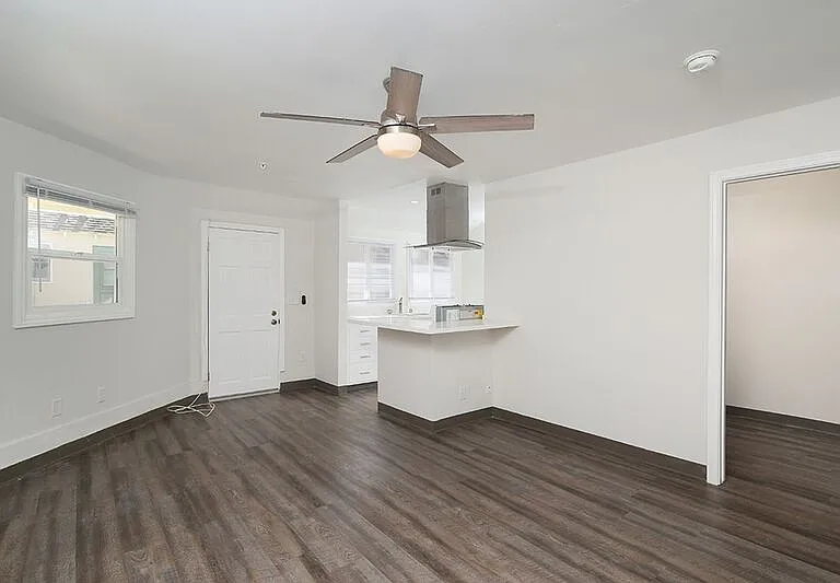 10002 1/2 Pinewood Ave — Photo 7