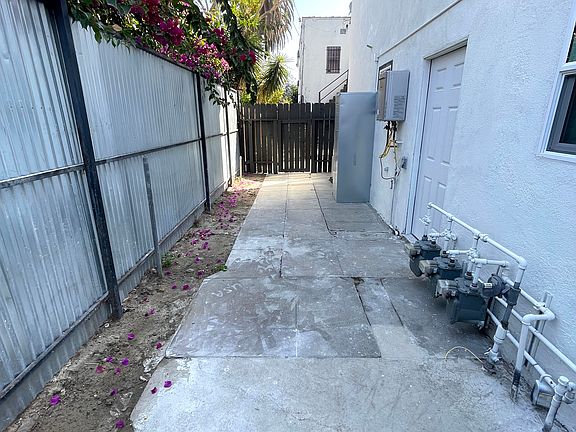 4th image of 2507 N Maine Ave #A