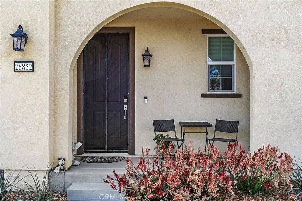 3 bed, 2.5 bath, 2021 sqft, $2,900 — Photo 2
