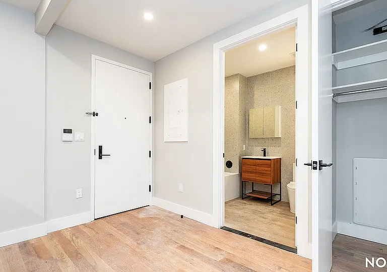 31-61 Vernon Blvd #2M — Photo 10