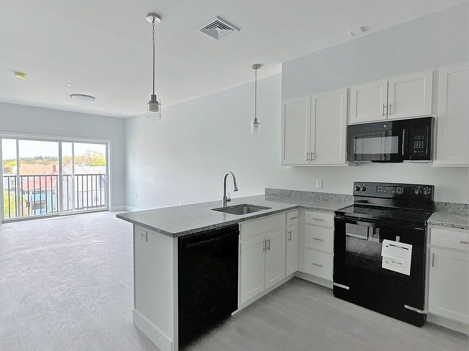 1st image of 118 Old Colony Ave #320