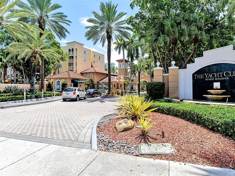 19501 E Country Club Dr #9101 — Photo 35