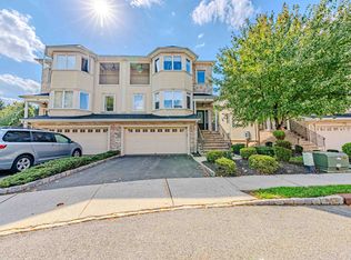 15 Jacobs Lndg, Secaucus, NJ 07094