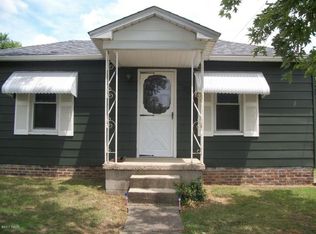 1028 S Land St, Harrisburg, IL 62946