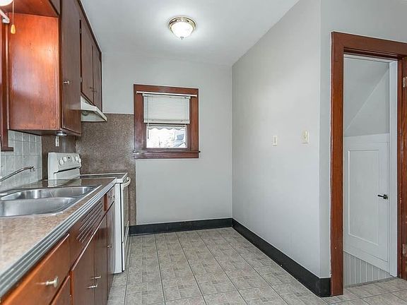 4th image of 845 E 230th St
